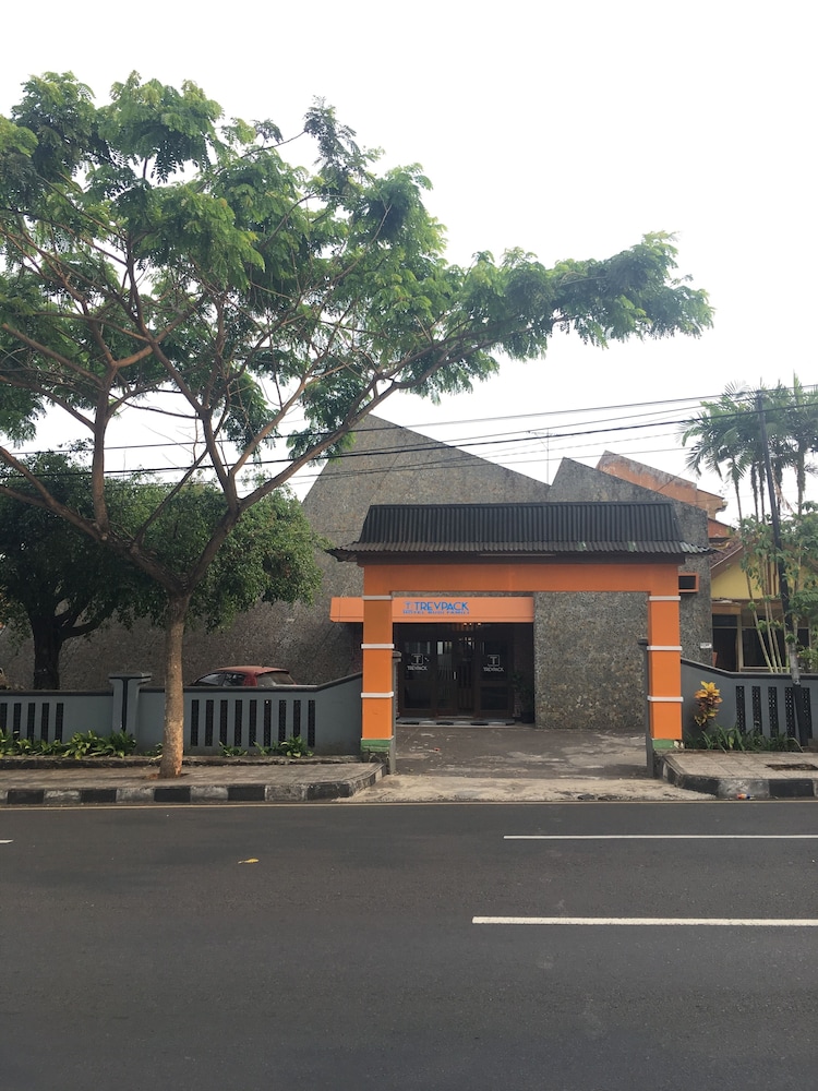 OYO 1710 Hotel Budi Famili 2 Syariah 3/23