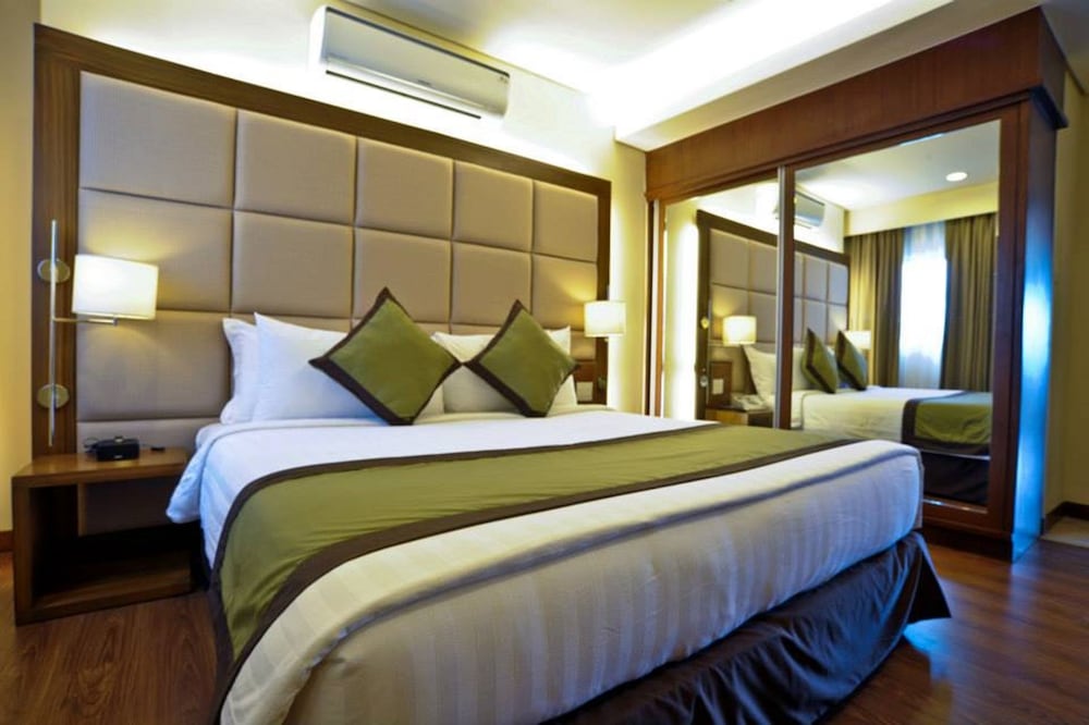 SAN TOMAS SUITES 7/29
