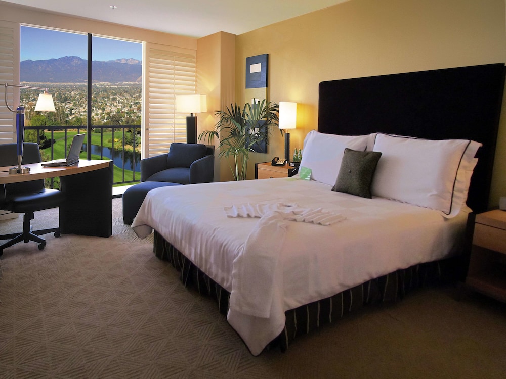 Pacific Palms Resort 7/50