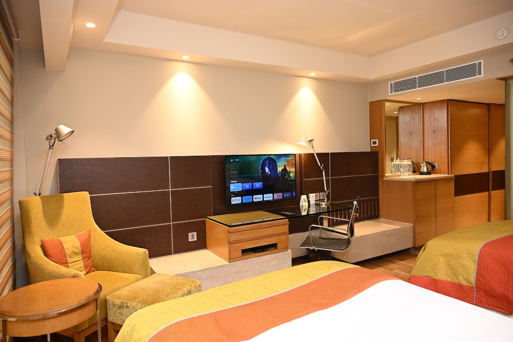 The Lalit New Delhi 37/63