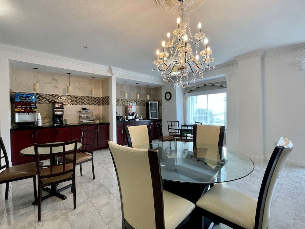 Best Western Roanoke Inn & Suites 21/23