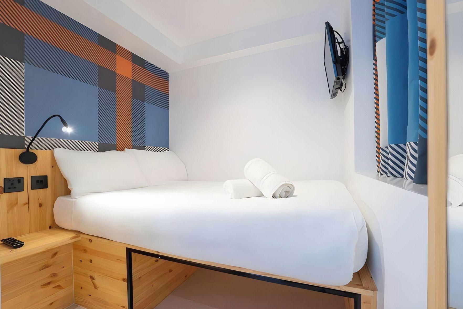 Semi Room, Semi Double Bed, No Window, Small