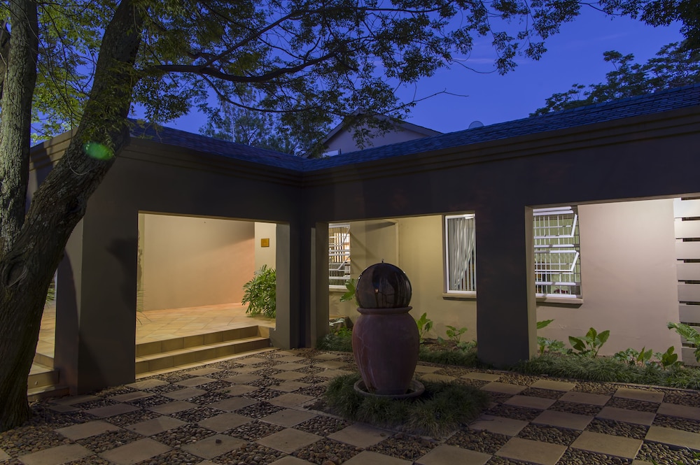 Bayswater Lodge 74/100