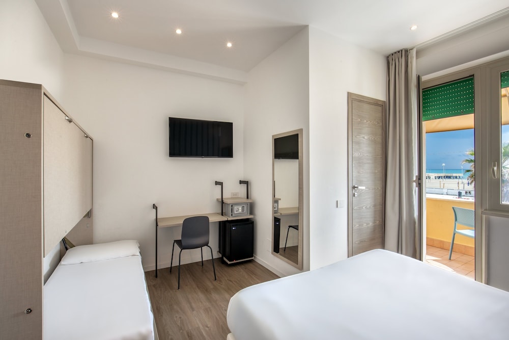 ROOM, TRIPLE, SEA VIEW