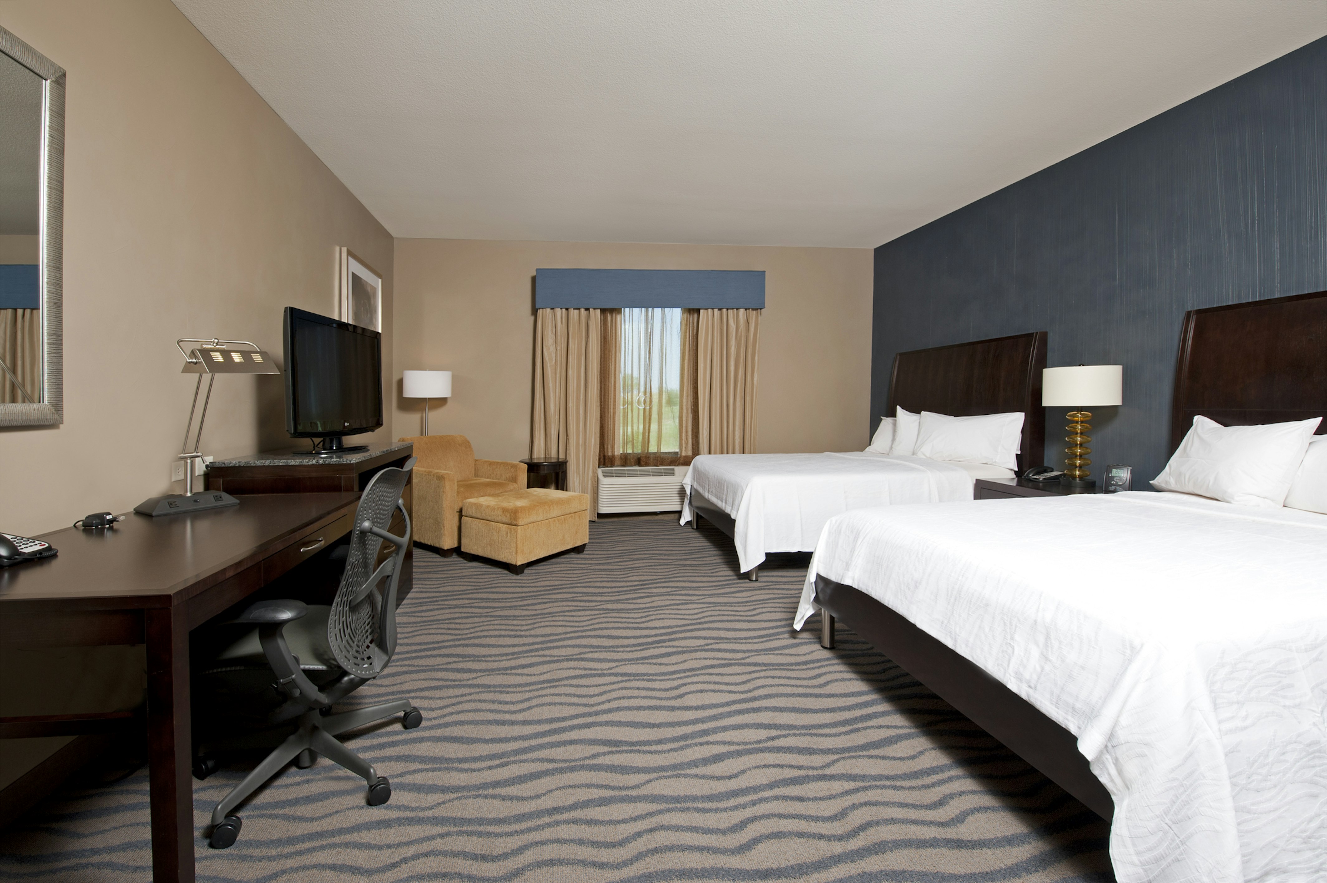 JUNIOR SUITE, 2 QUEEN BEDS, ACCESSIBLE