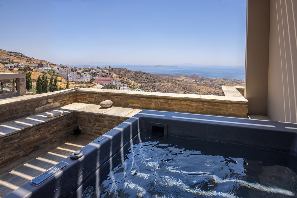 Aeolis Tinos Suites 56/92