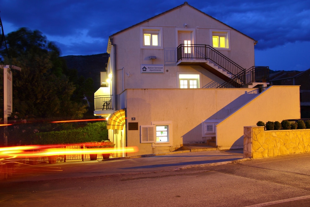 Bacan Serviced Apartments 7/64