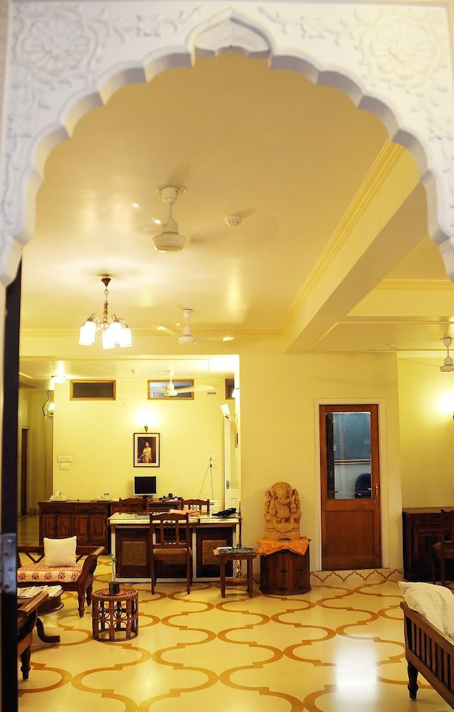 Om Niwas Suite Hotel 59/67