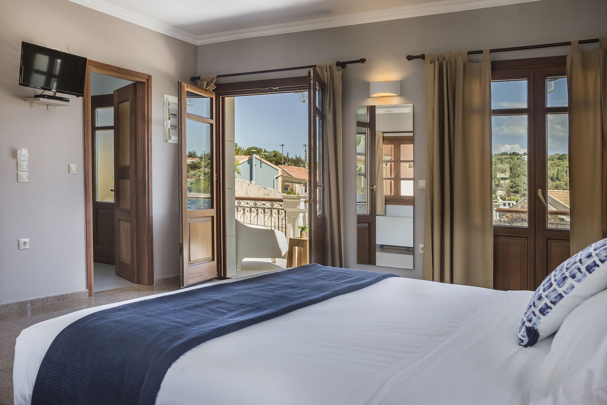 Suite, Partial Harbour View