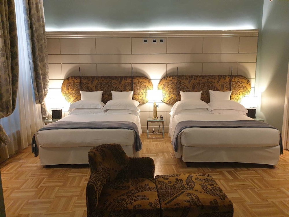 Iconic, Suite, 2 Queen Beds