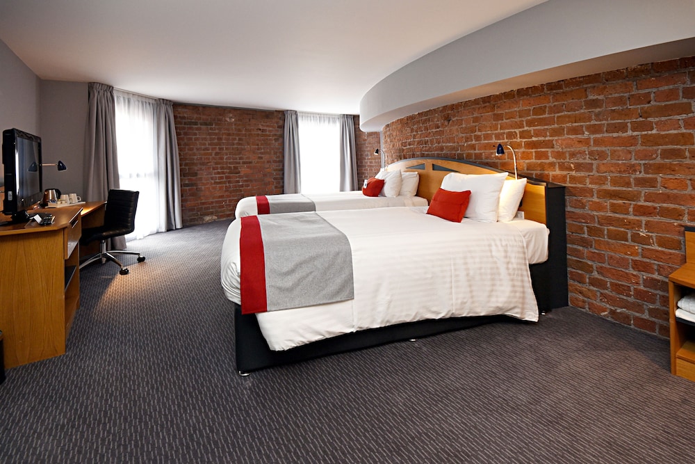 Holiday Inn Express Liverpool Royal Albert Dock 21/76