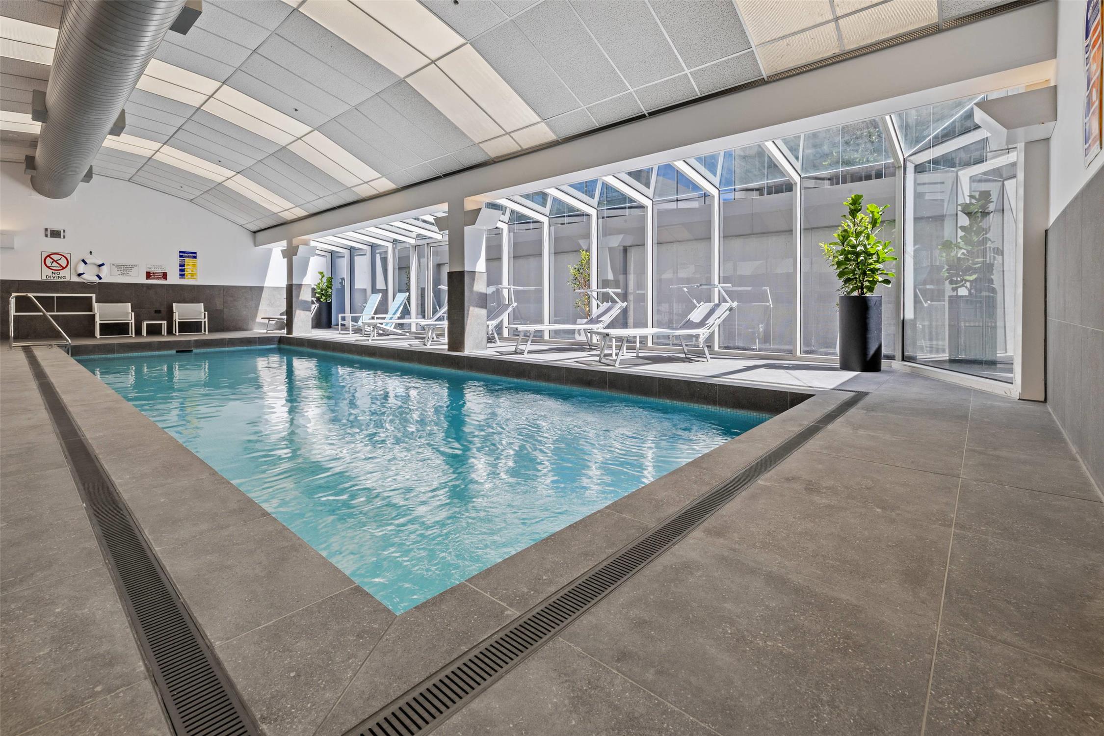 CLARION SUITES GATEWAY 44/44