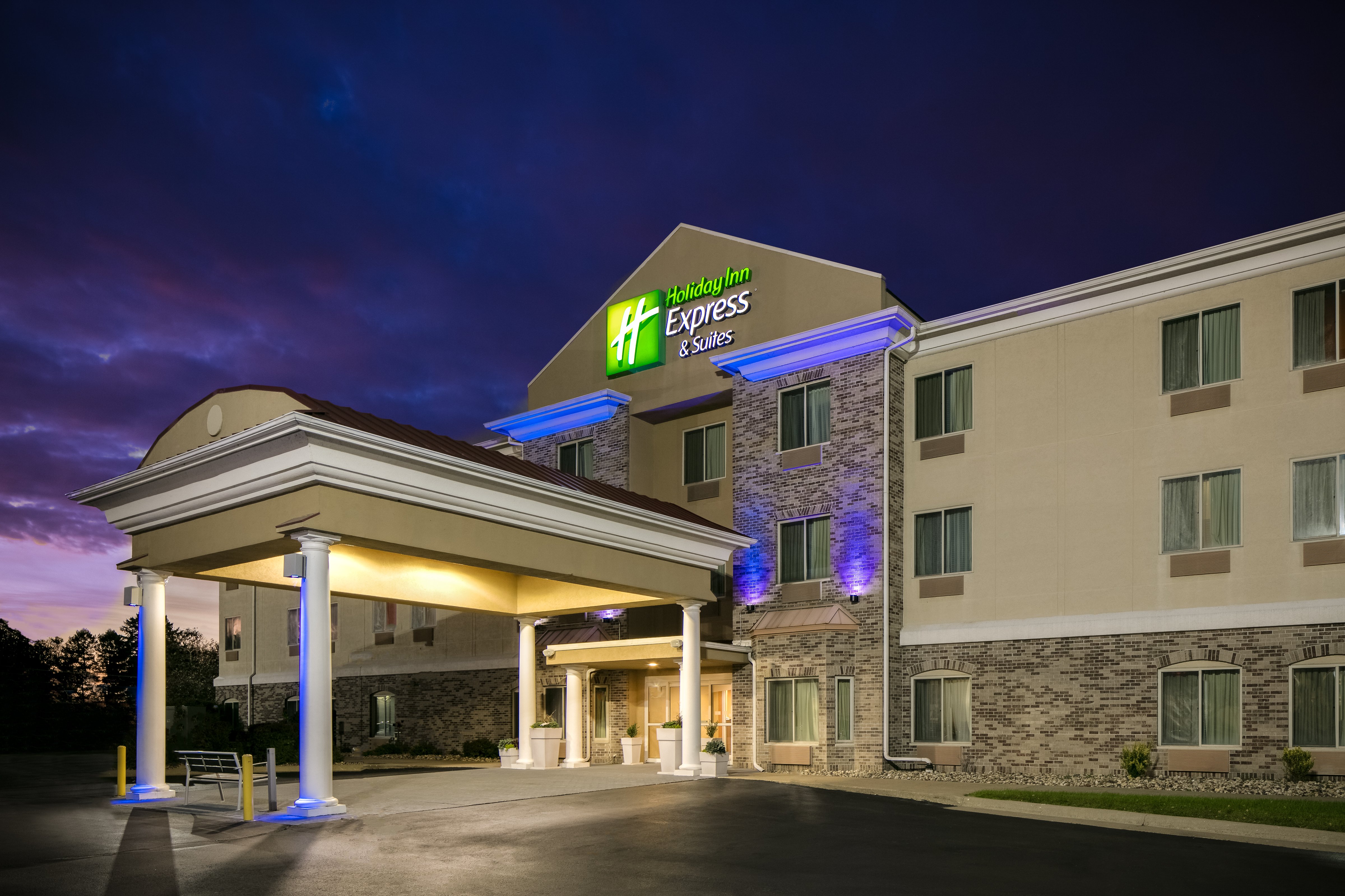 Holiday Inn Express Hotel Suites Clinton 2/50