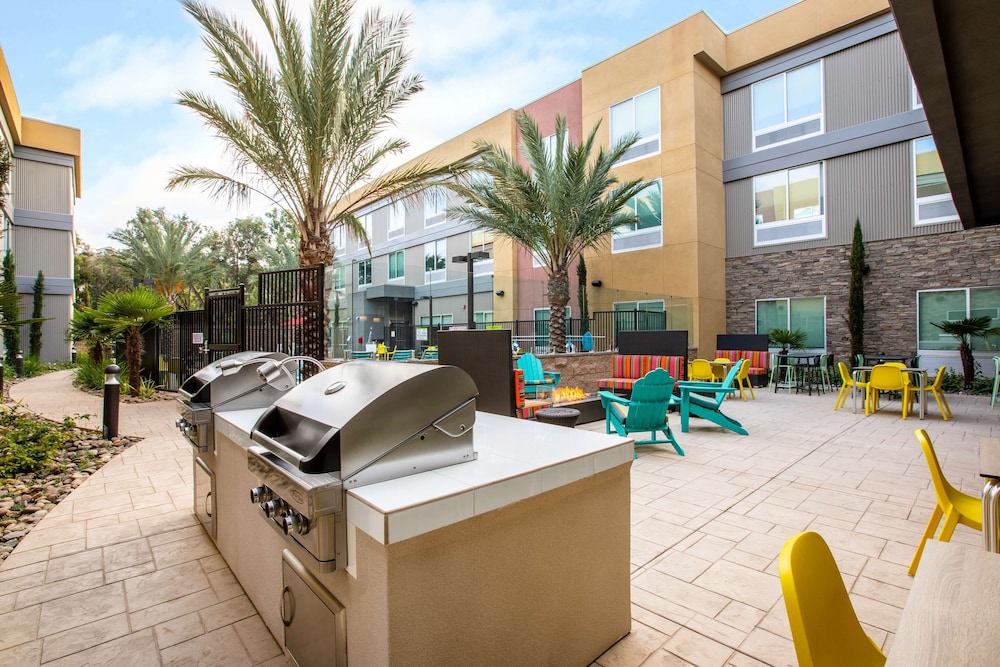 Home2 Suites By Hilton Carlsbad CA 25/44