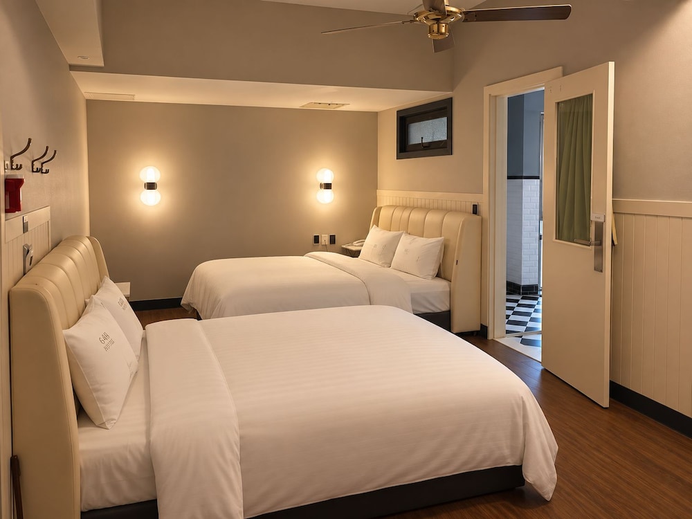 648 Hotel 18/57