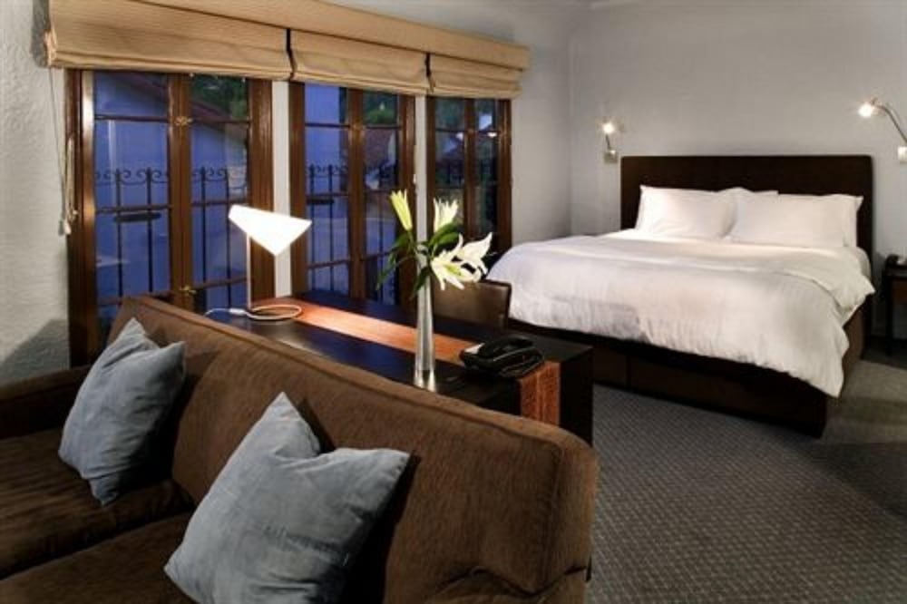 2 BEDROOMS, SUITE, KING AND QUEEN BED, KITCHEN