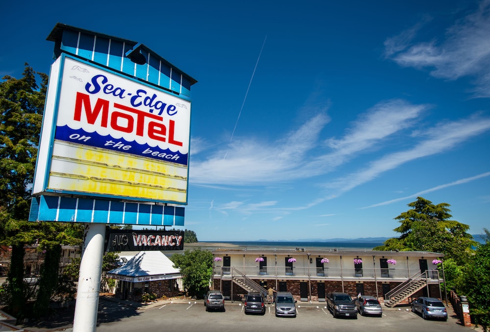 Sea Edge Beachside Hotel in PARKSVILLE - BIRTISH COLUMBIA