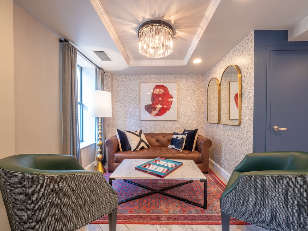 West End Washington Dc Tapestry Collection By Hilton 34/46