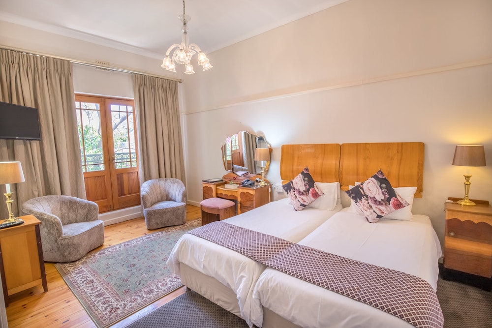 Montagu Country Hotel 30/89