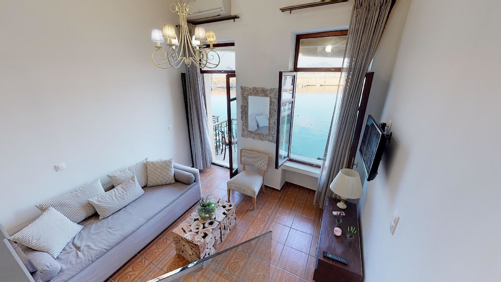 Porto Enetikos Suites 8/50