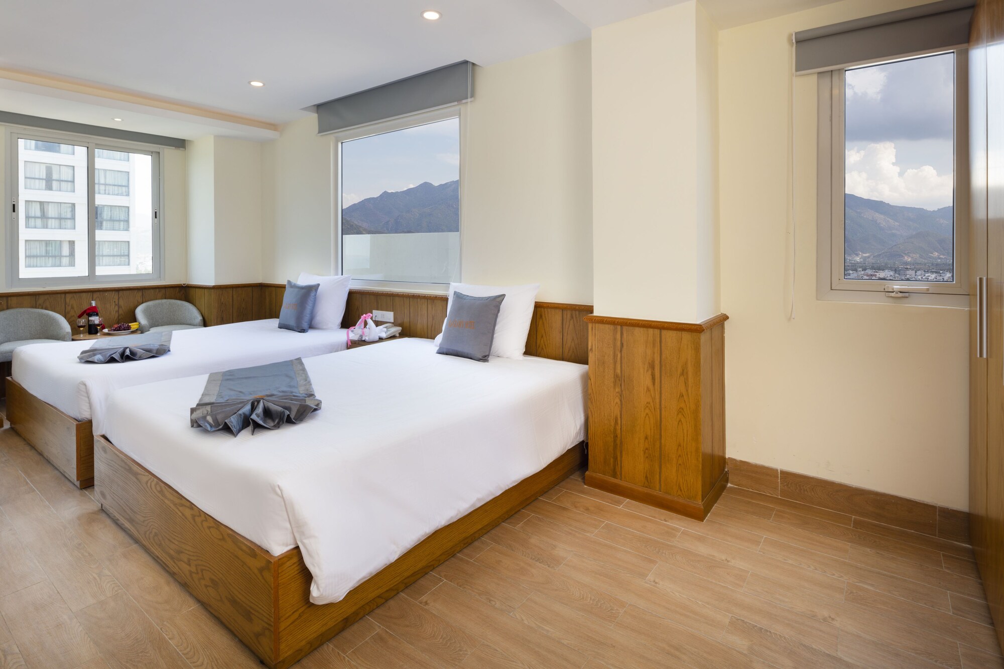 غرفة بريميير بسرير كوين بإطلالة على البحر، Quang Vinh Hotel 4/10