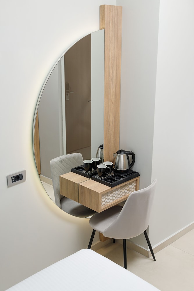 Metropolitan Pearl Boutique Hotel 33/38