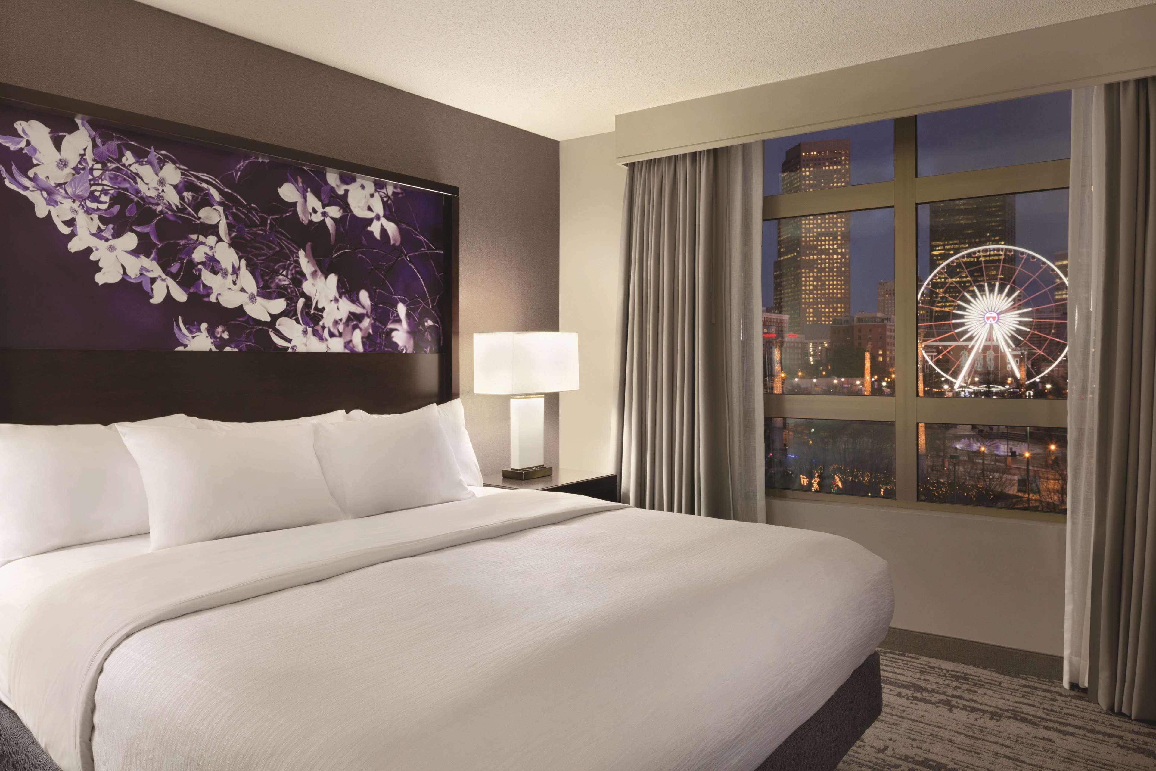 SUITE, KING BED, CITY OR PARK VIEW