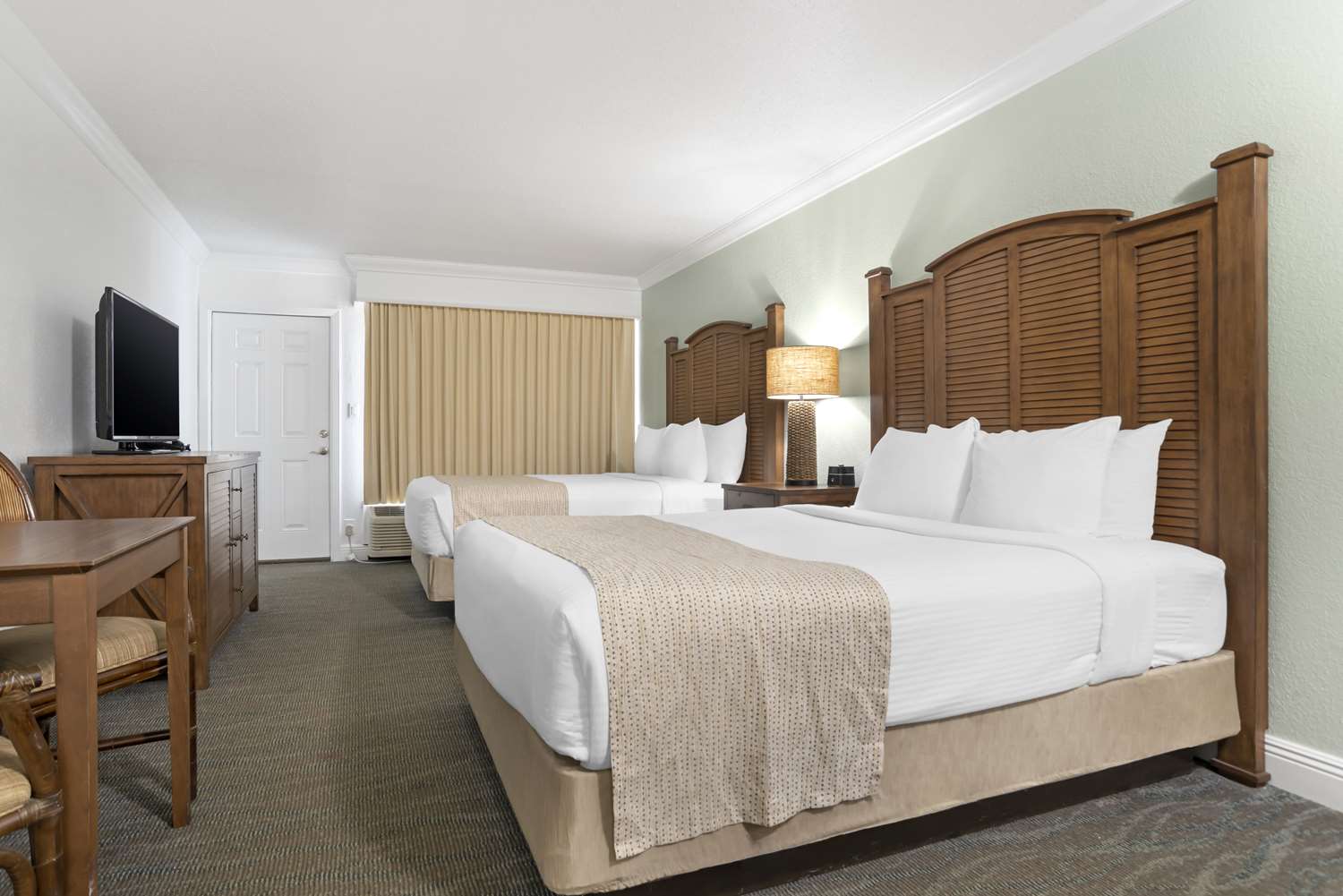 Room, 2 Queen Beds, Street View, Kitchenette