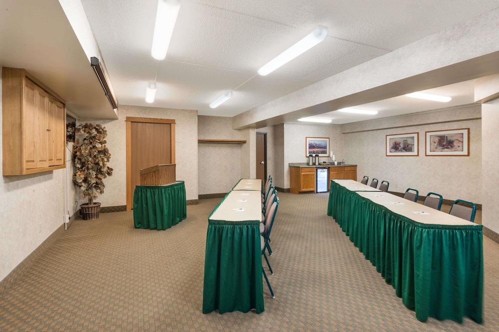 Days Inn & Suites by Wyndham Bozeman 12/29