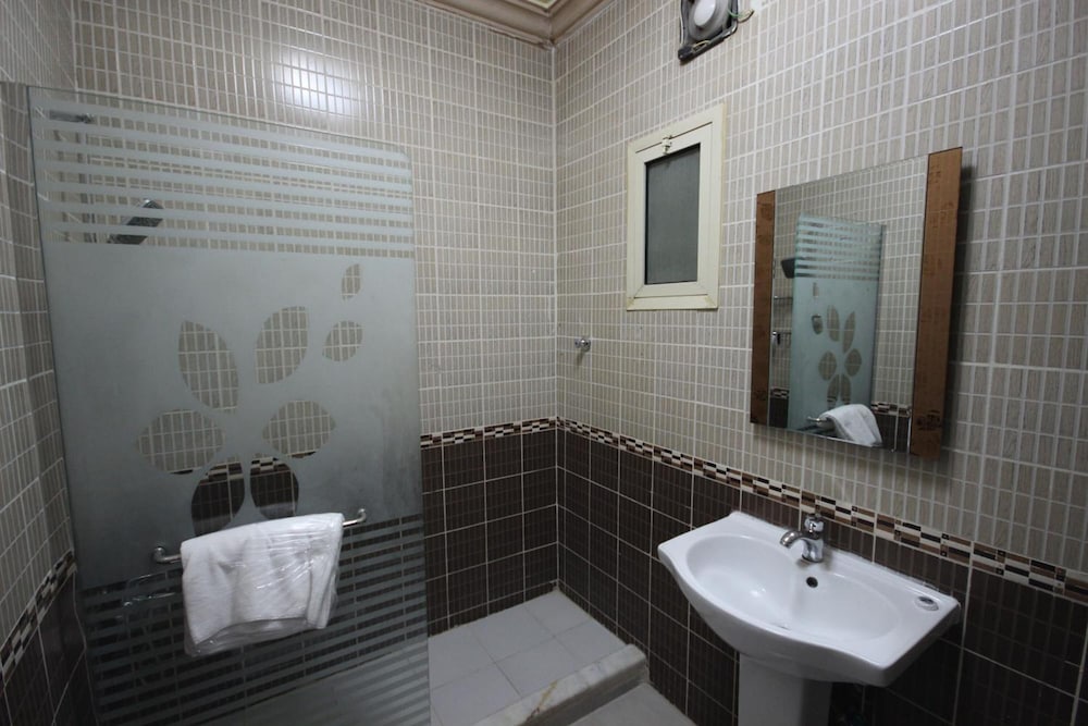 أجنحة طوق(Tooq Suites) 46/50