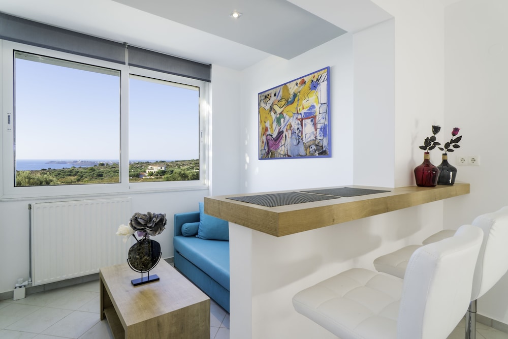 Talos Luxury Suites 5/50