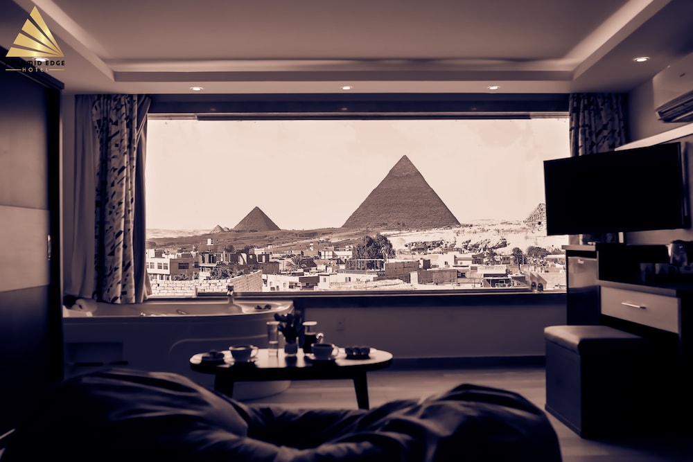 Pyramid Edge Hotel 47/53
