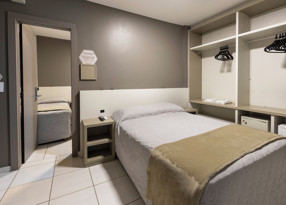 Superior, Quintuple, 1 Single and 2 Double Beds
