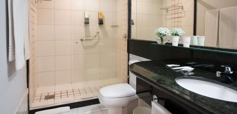 Golden Tulip Porto Vitoria 72/72