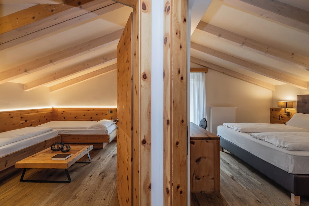 Alpine, Roof, Suite, King and Twin Beds، Hotel Palace Ravelli 2/3