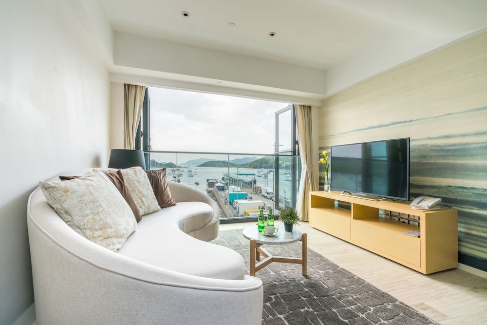 The Pier Hotel 41/69