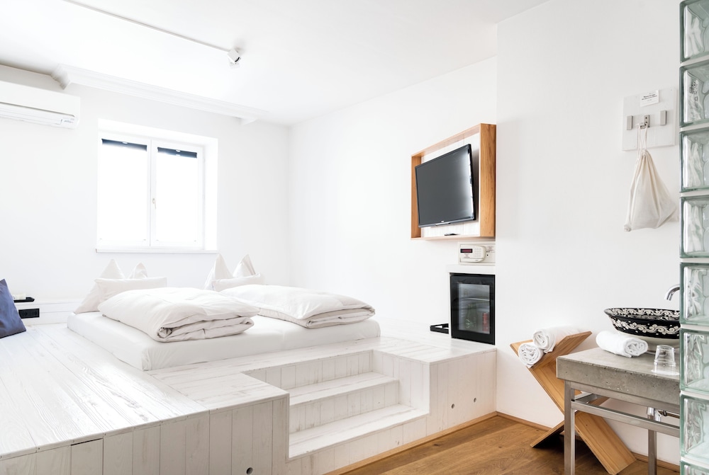 Tiny Assigned on Arrival, Double Bed