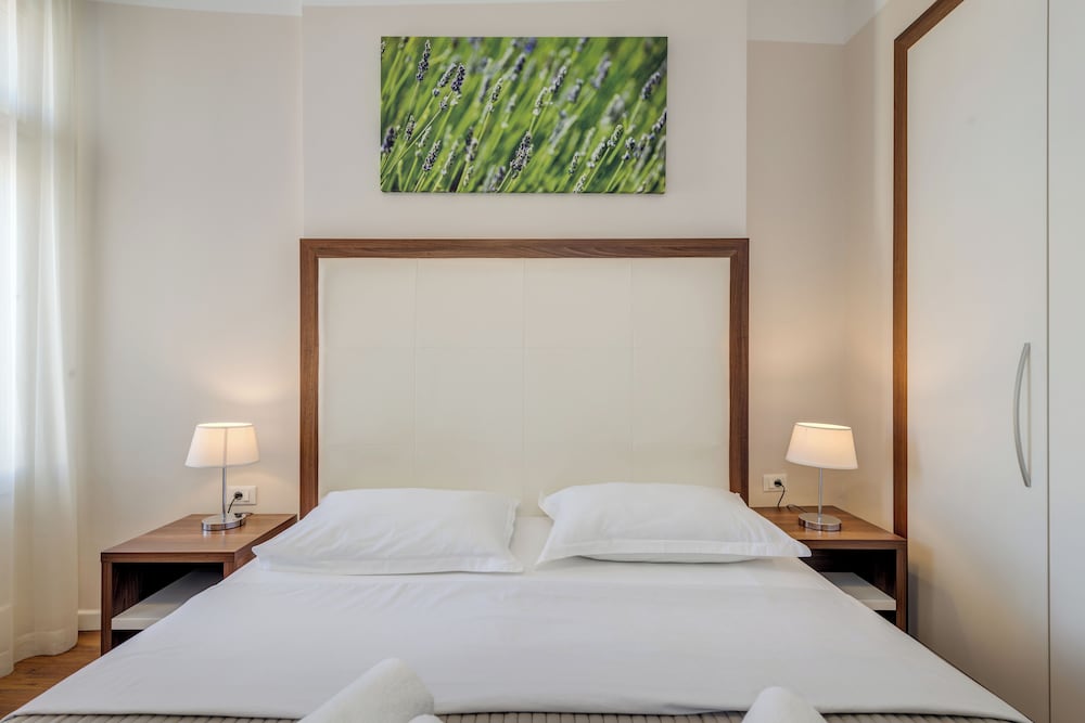 Bastion Luxury Rooms 4/25
