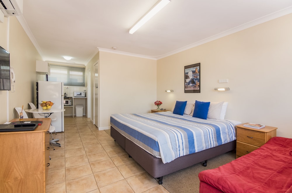 Emu Point Motel 14/70