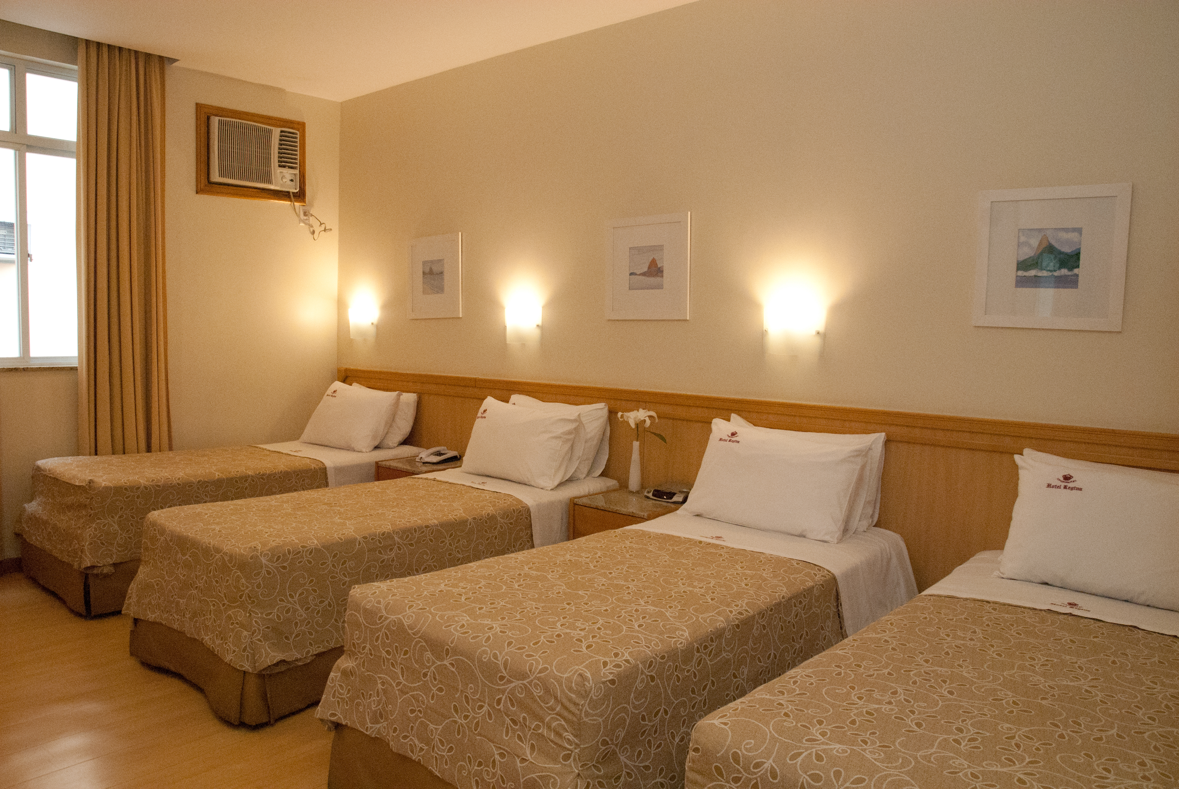 غرفة قياسية رباعية، Hotel Regina 1/2