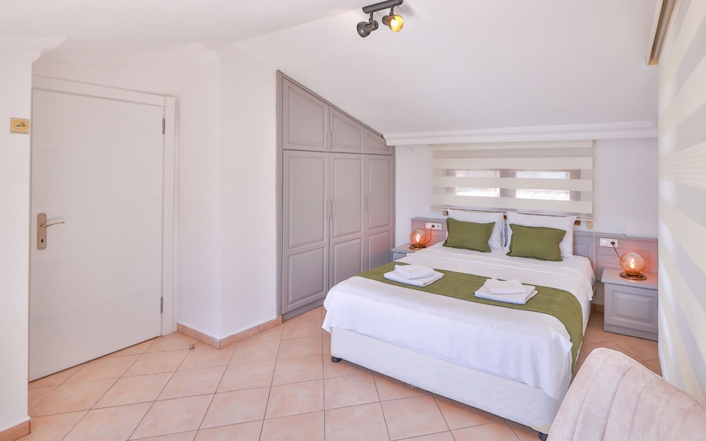 Kuluhana Hotel 17/50