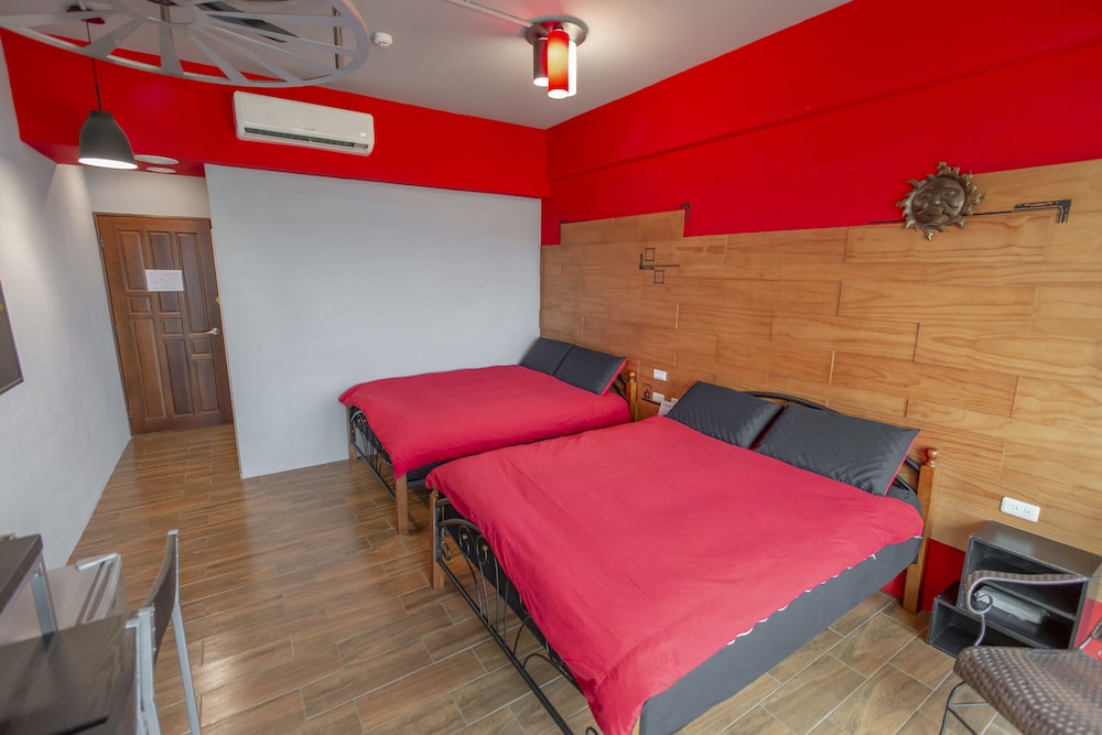 The Laid-Back Dragon Lodge 16/30