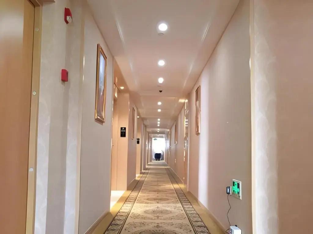 Vienna Hotel (Shanghai Hongmei South Road) 28/39