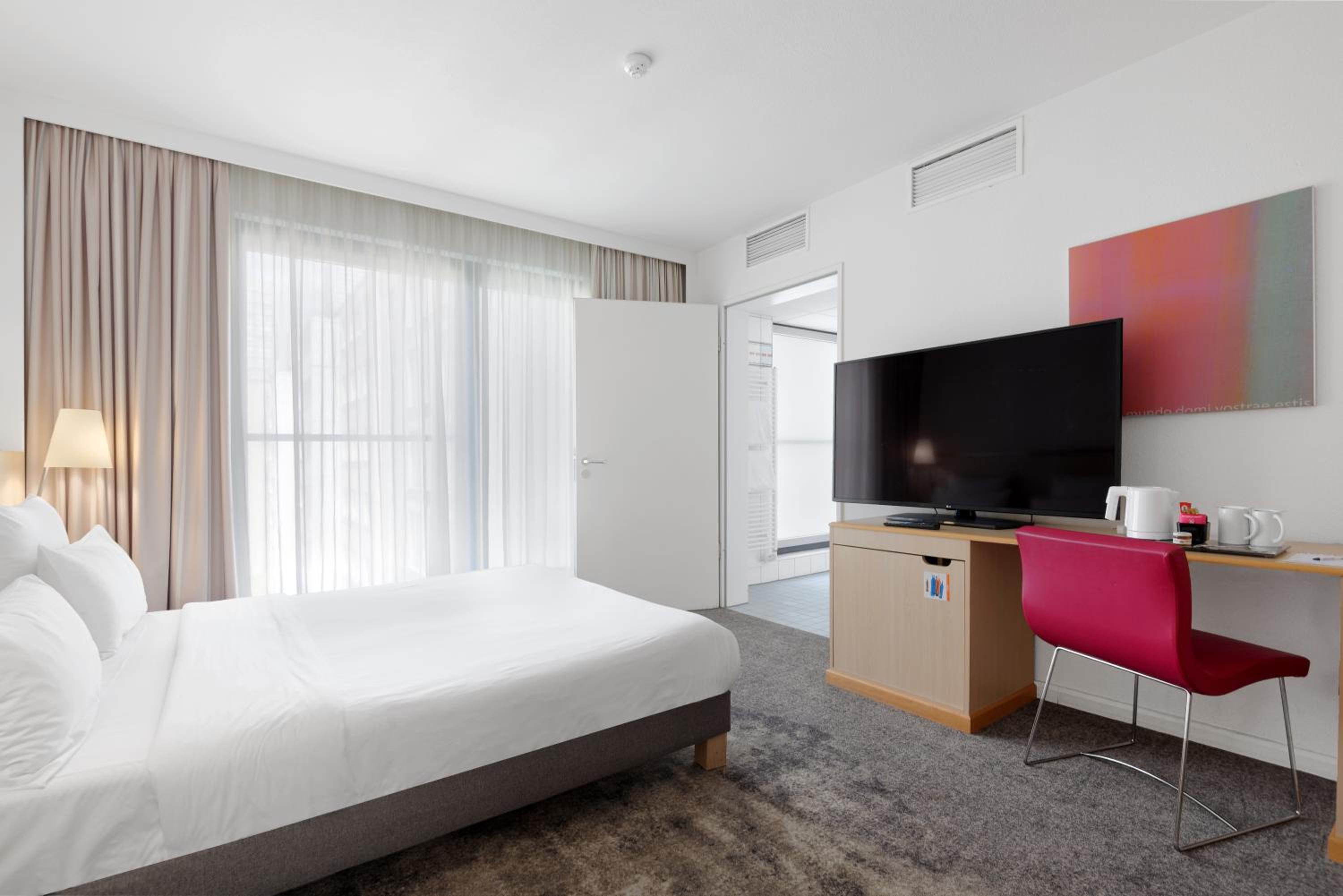 غرفة قياسية بسرير كوين لذوي الإعاقة، Novotel Berlin Mitte 3/7