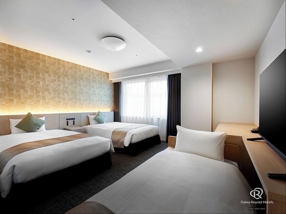 Universal, Triple, Twin Beds, Sofa