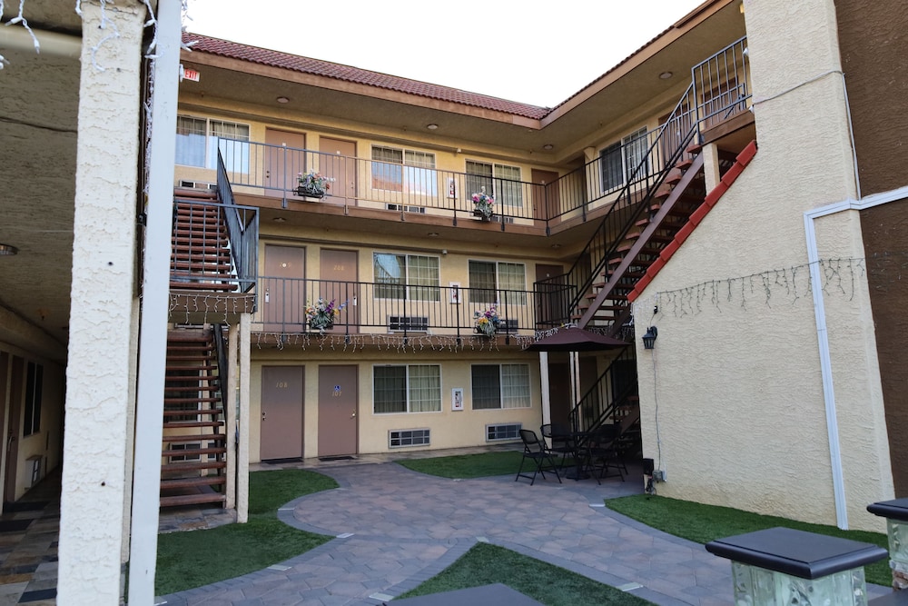 Lambert Inn 4/56