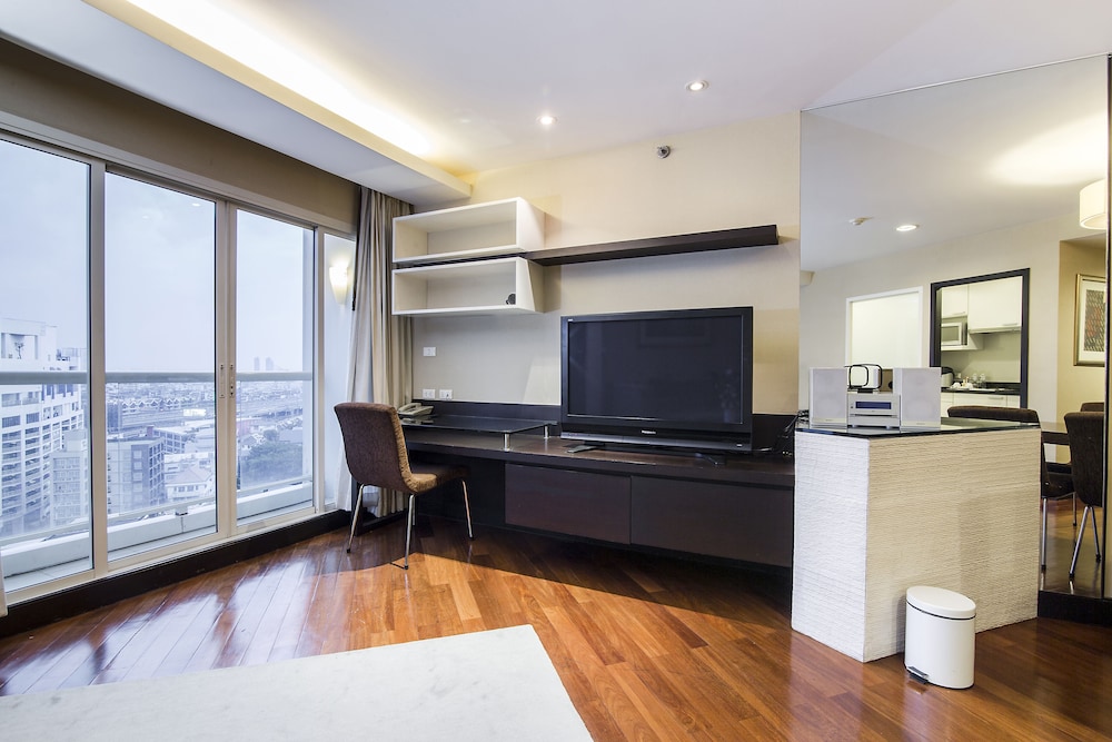 The Narathiwas Hotel and Residence Sathorn Bangkok 10/63