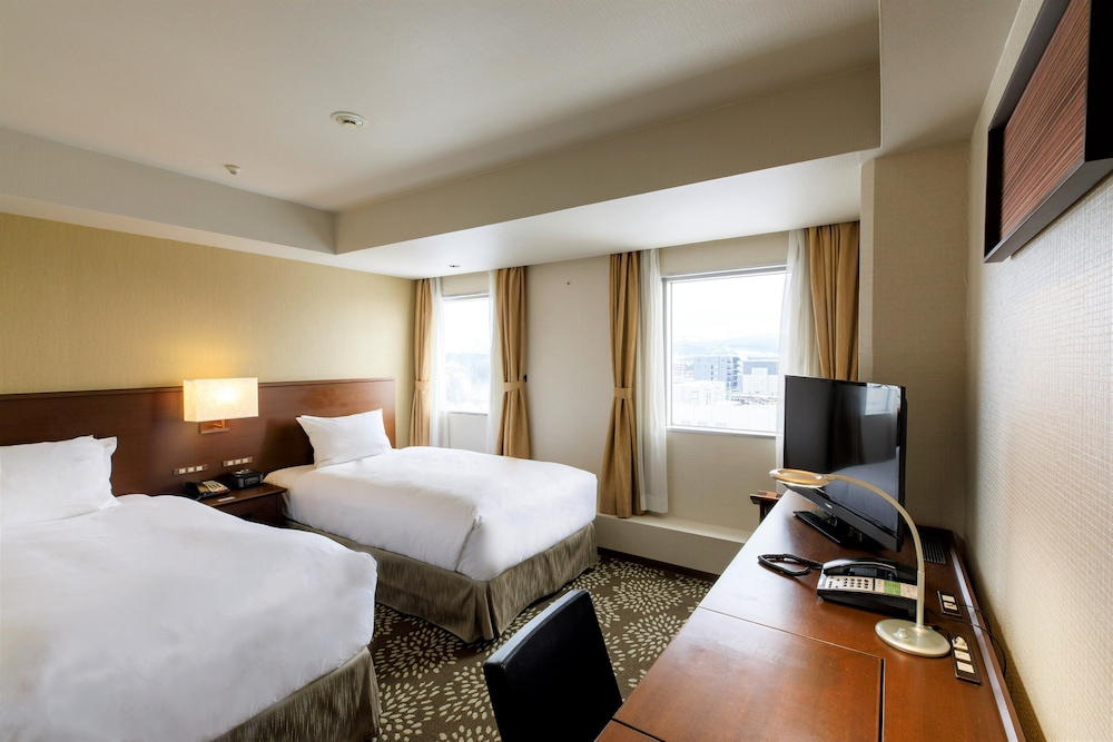 Holiday Inn ANA Kanazawa Sky 18/80