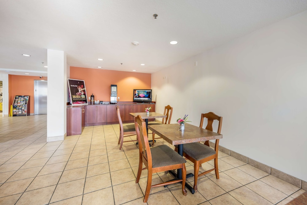Golden Isles Inn & Suites Brunswick South 30/38