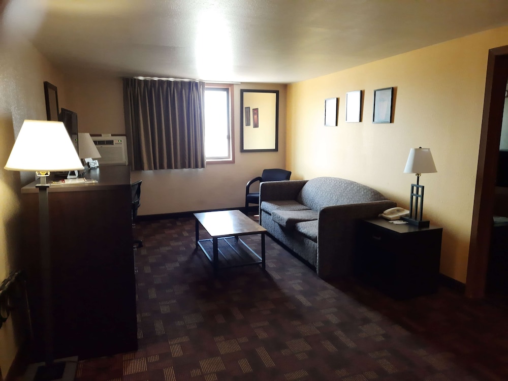 Super 8 by Wyndham Watertown 33/44